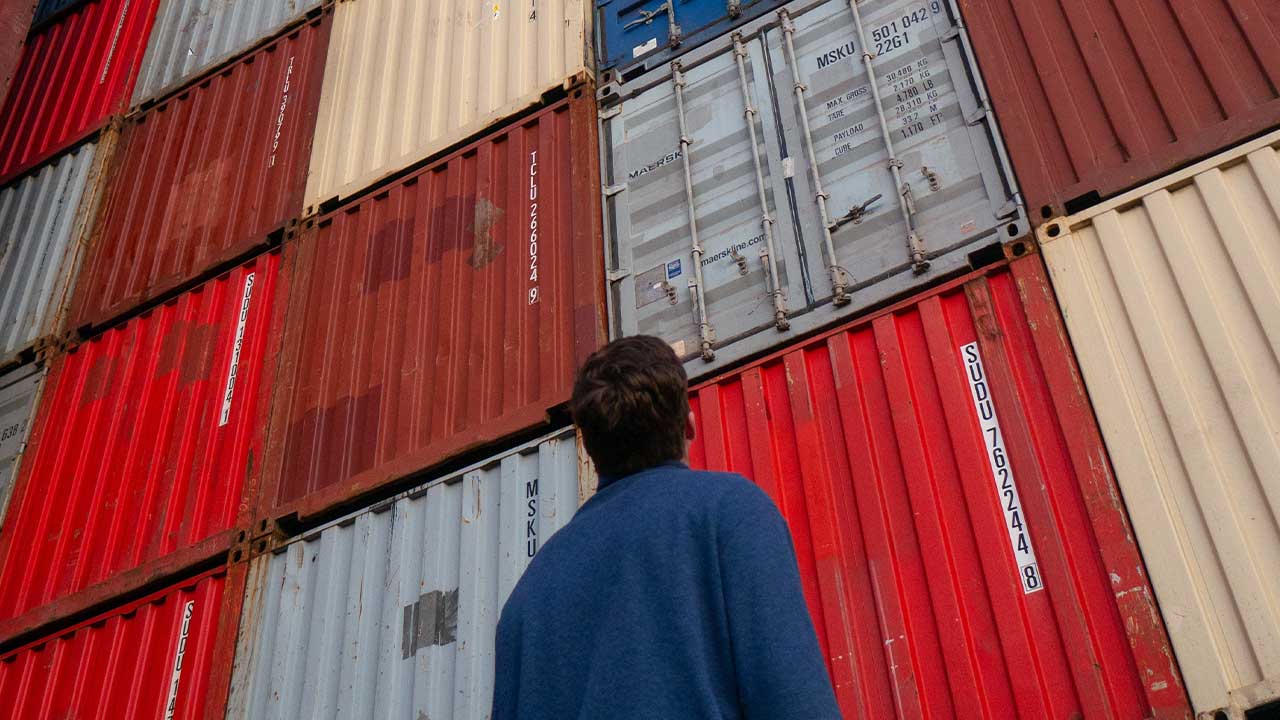 Logistics vs Supply Chain [What’s The Difference?]